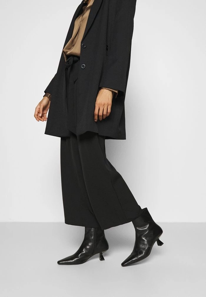 Pantalons ANNA FIELD Anna Field Wide Cropped Leg Trousers With Belt Noir Femme | VGD-8800981